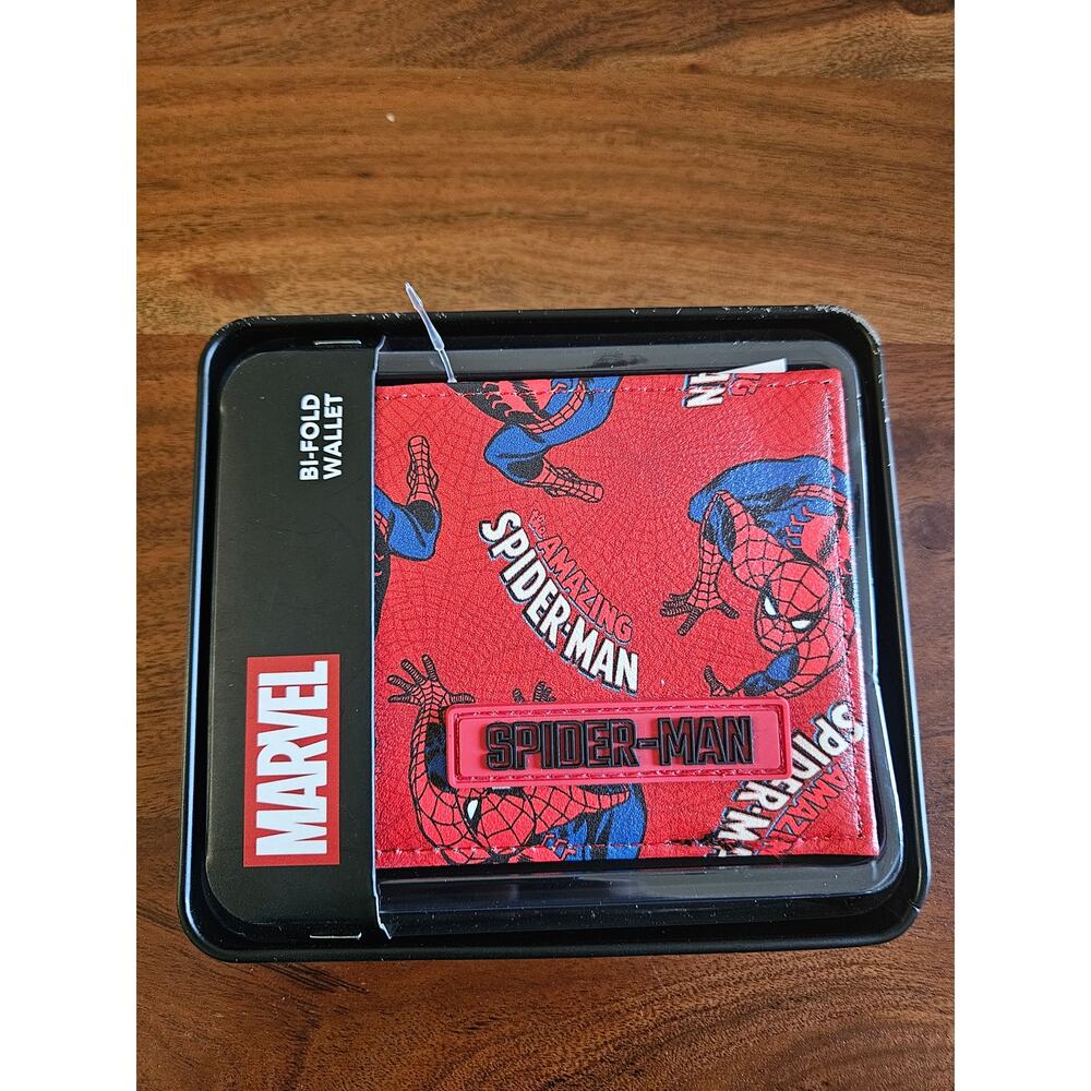 Marvel Amazing Spider-Man Spiderman Red Blue Web in Gift Tin Bifold Wallet NWT